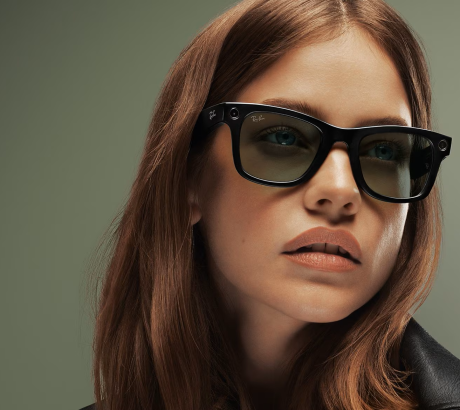 Ray‑Ban Meta con lentes Transitions ideales para un festival de música al atardecer